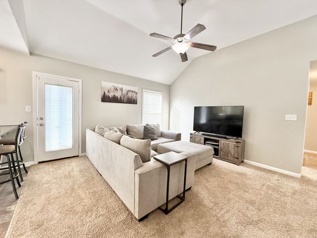 1337 Loren Cir, Clarksville, TN 37042