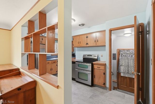 6524 Charles Road, North Olmsted, OH 44070