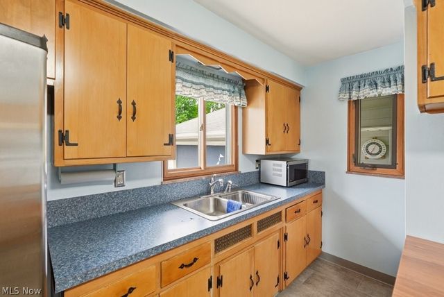 6524 Charles Road, North Olmsted, OH 44070