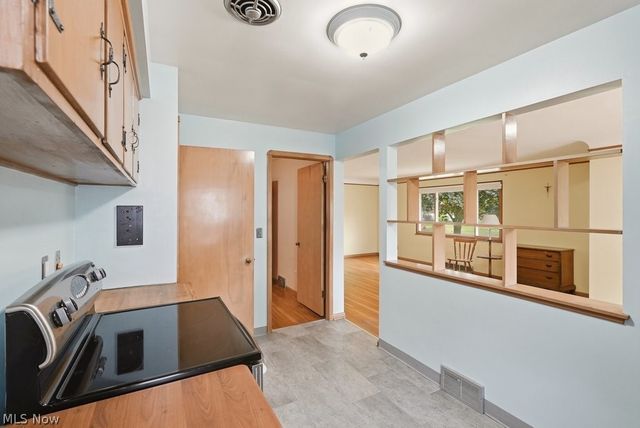 6524 Charles Road, North Olmsted, OH 44070