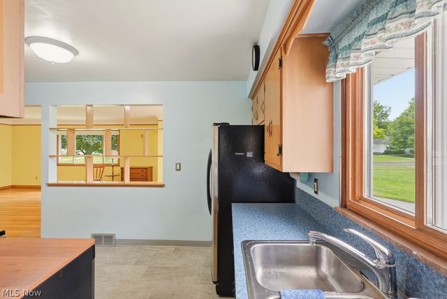 6524 Charles Road, North Olmsted, OH 44070