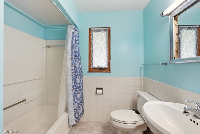 6524 Charles Road, North Olmsted, OH 44070