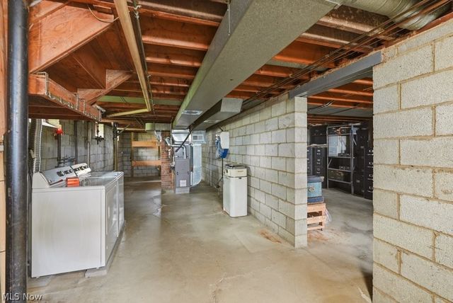 6524 Charles Road, North Olmsted, OH 44070