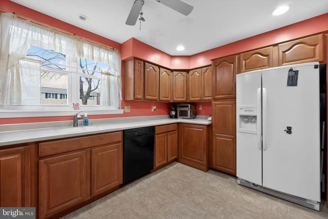 140 LAUREBA AVE, Stratford, NJ 08084