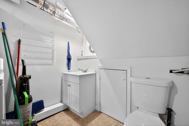 140 LAUREBA AVE, Stratford, NJ 08084