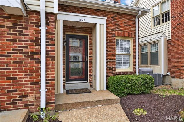 1038 Brooksgate Manor Drive, Kirkwood, MO 63122