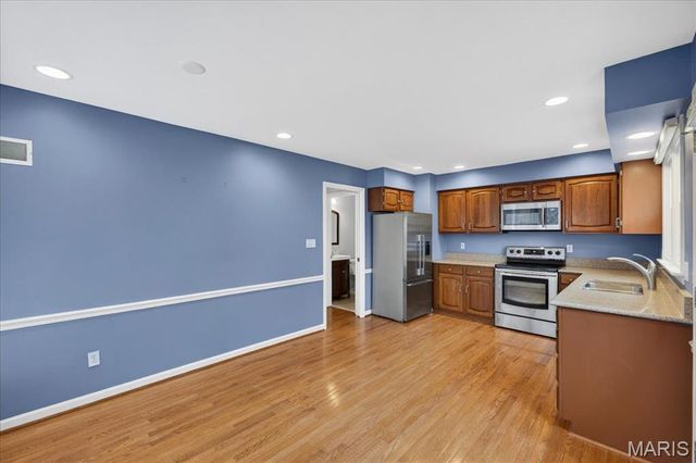 1038 Brooksgate Manor Drive, Kirkwood, MO 63122