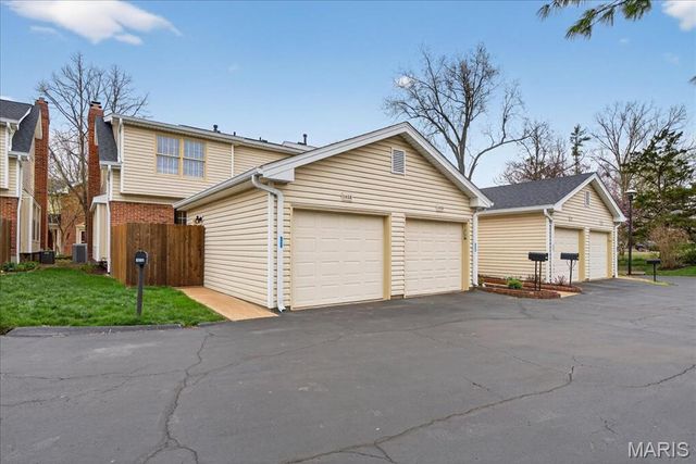 1038 Brooksgate Manor Drive, Kirkwood, MO 63122