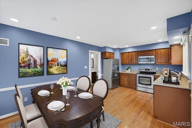1038 Brooksgate Manor Drive, Kirkwood, MO 63122