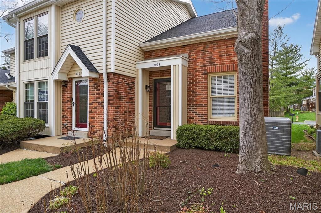 1038 Brooksgate Manor Drive, Kirkwood, MO 63122