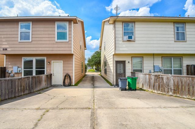 16843 Mammoth Springs Drive, Houston, TX 77095