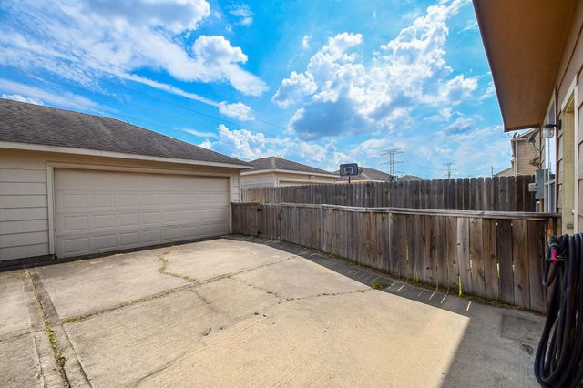 16843 Mammoth Springs Drive, Houston, TX 77095