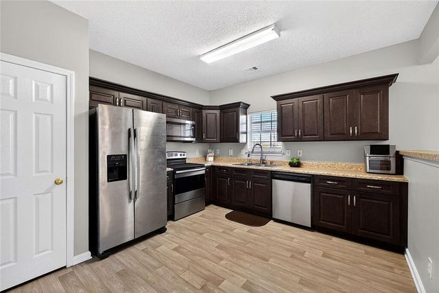 100 Hawkeye Lane NW, Conyers, GA 30012
