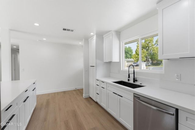 1554 Ahart Street, Simi Valley, CA 93065
