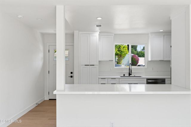 1554 Ahart Street, Simi Valley, CA 93065