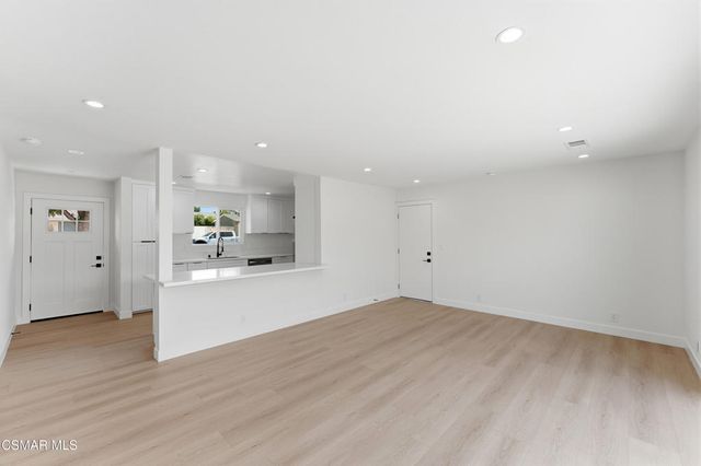 1554 Ahart Street, Simi Valley, CA 93065