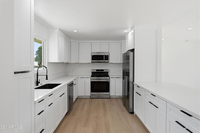 1554 Ahart Street, Simi Valley, CA 93065