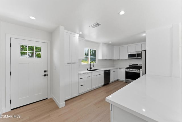 1554 Ahart Street, Simi Valley, CA 93065