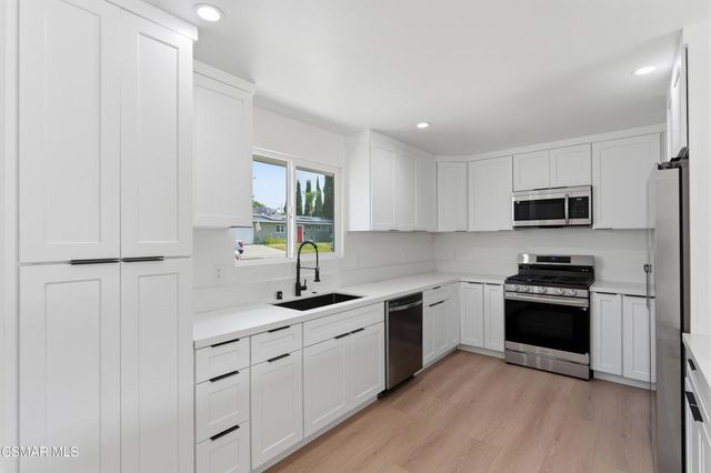 1554 Ahart Street, Simi Valley, CA 93065
