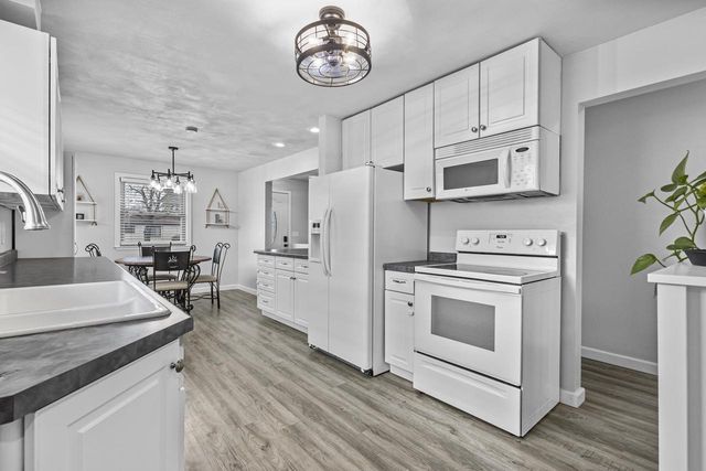 1611 E GLENDALE AVENUE, Appleton, WI 54911