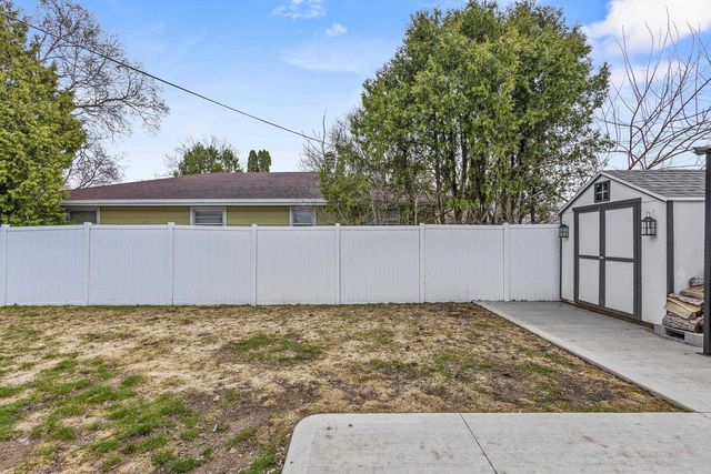 1611 E GLENDALE AVENUE, Appleton, WI 54911