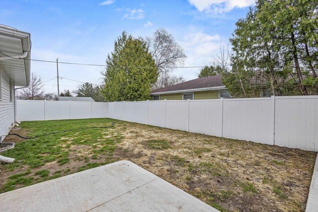 1611 E GLENDALE AVENUE, Appleton, WI 54911