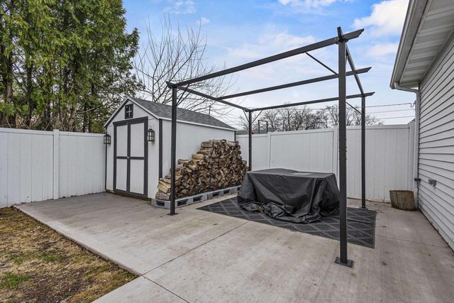 1611 E GLENDALE AVENUE, Appleton, WI 54911