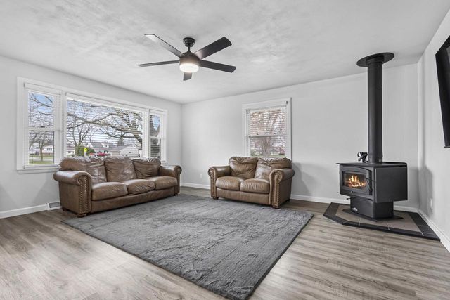 1611 E GLENDALE AVENUE, Appleton, WI 54911