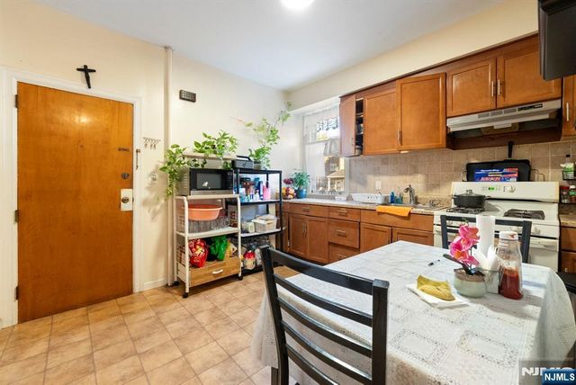 91 Headley Terrace, Irvington, NJ 07111