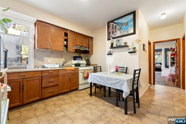 91 Headley Terrace, Irvington, NJ 07111