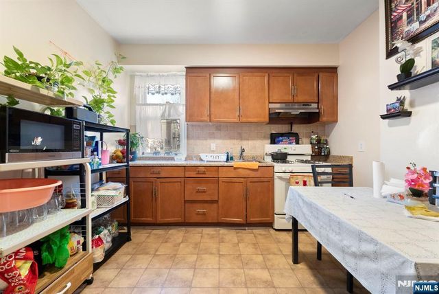 91 Headley Terrace, Irvington, NJ 07111