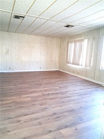 725 W Thornton 157, Hemet, CA 92543