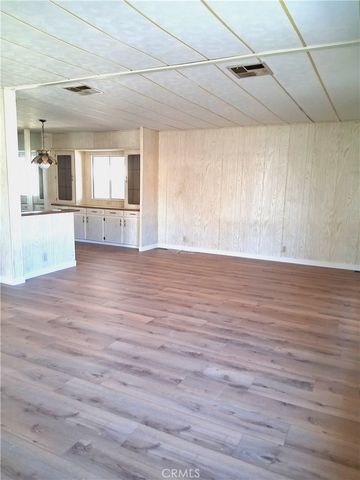 725 W Thornton 157, Hemet, CA 92543