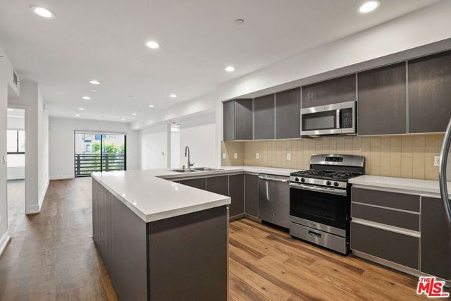 807 Hudson 202, Los Angeles, CA 90038
