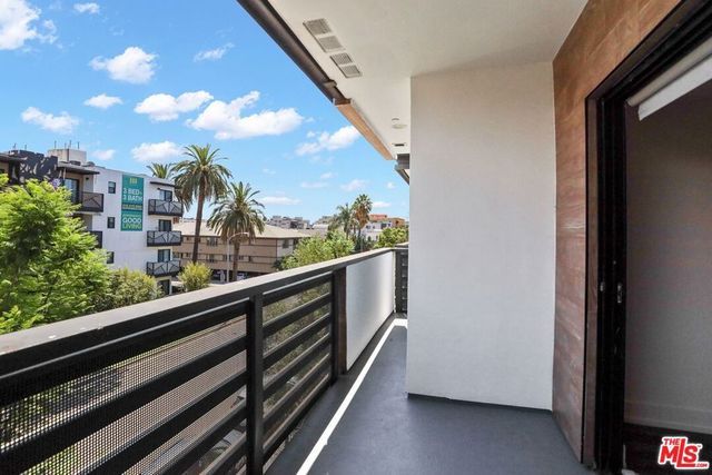 807 Hudson 202, Los Angeles, CA 90038