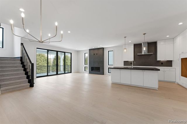 39 South Trail Court, Troy, MI 48083