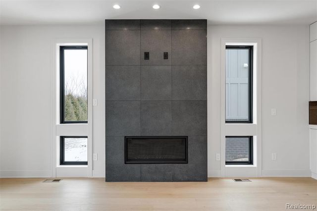 39 South Trail Court, Troy, MI 48083