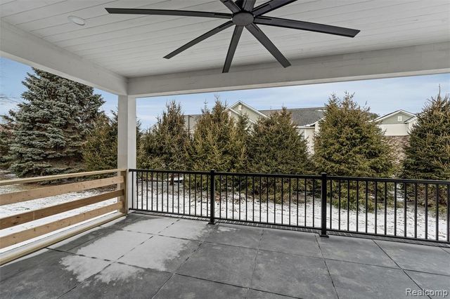 39 South Trail Court, Troy, MI 48083