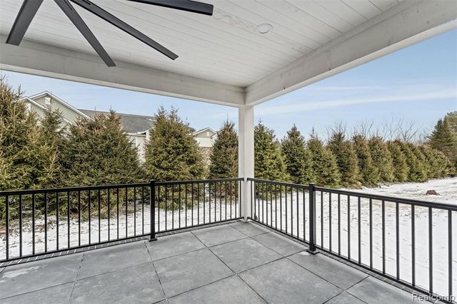 39 South Trail Court, Troy, MI 48083