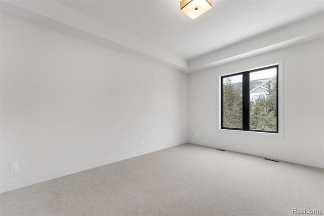 39 South Trail Court, Troy, MI 48083