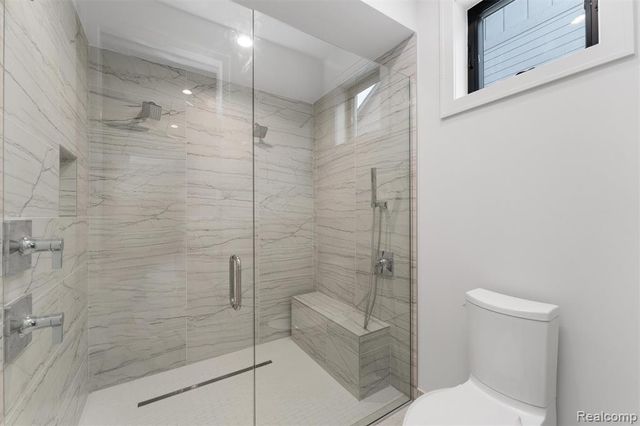 39 South Trail Court, Troy, MI 48083