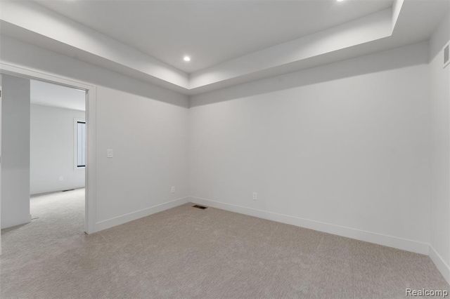 39 South Trail Court, Troy, MI 48083