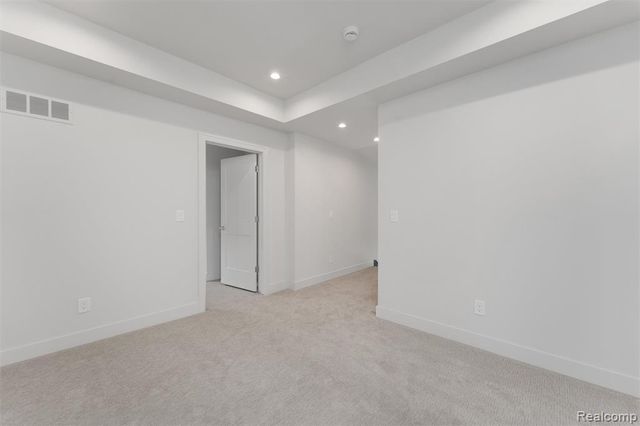 39 South Trail Court, Troy, MI 48083