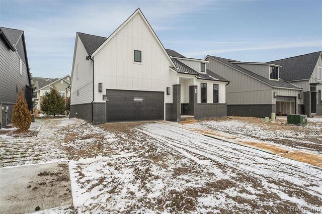 39 South Trail Court, Troy, MI 48083