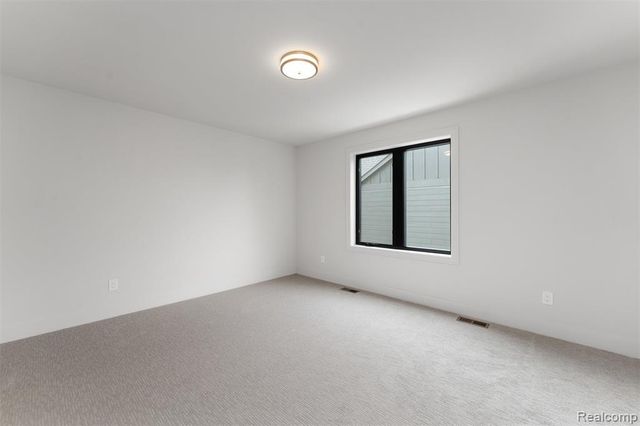 39 South Trail Court, Troy, MI 48083