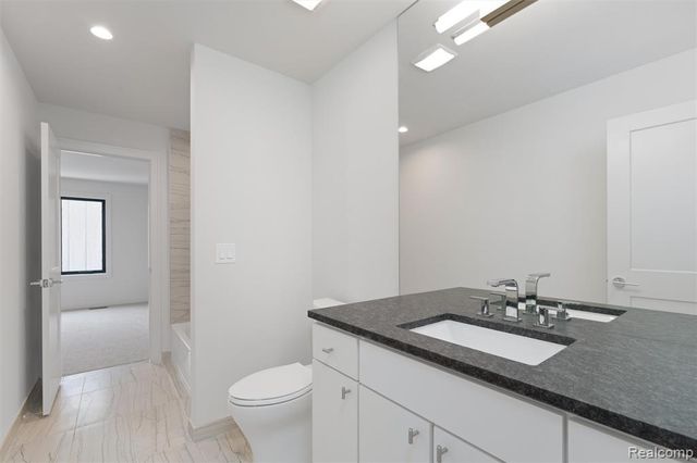 39 South Trail Court, Troy, MI 48083