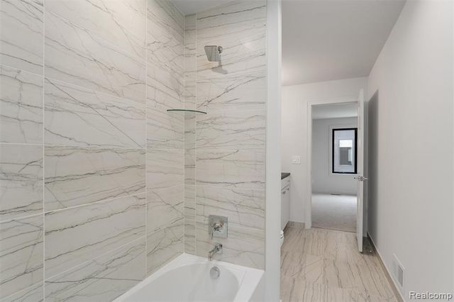 39 South Trail Court, Troy, MI 48083