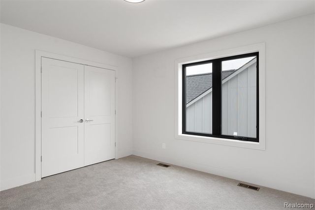 39 South Trail Court, Troy, MI 48083