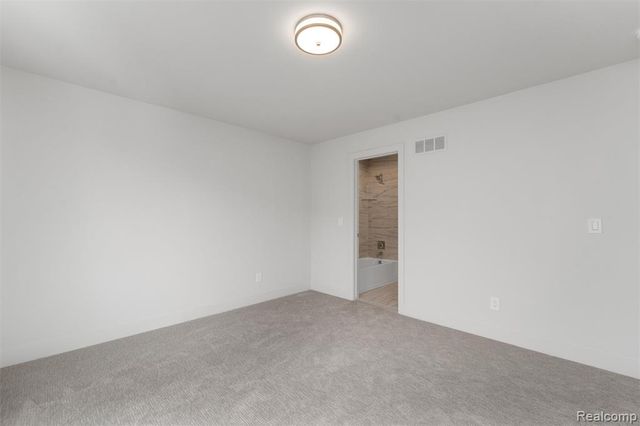 39 South Trail Court, Troy, MI 48083