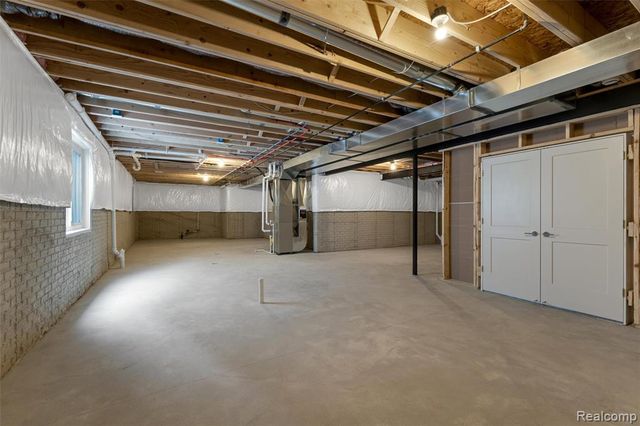 39 South Trail Court, Troy, MI 48083